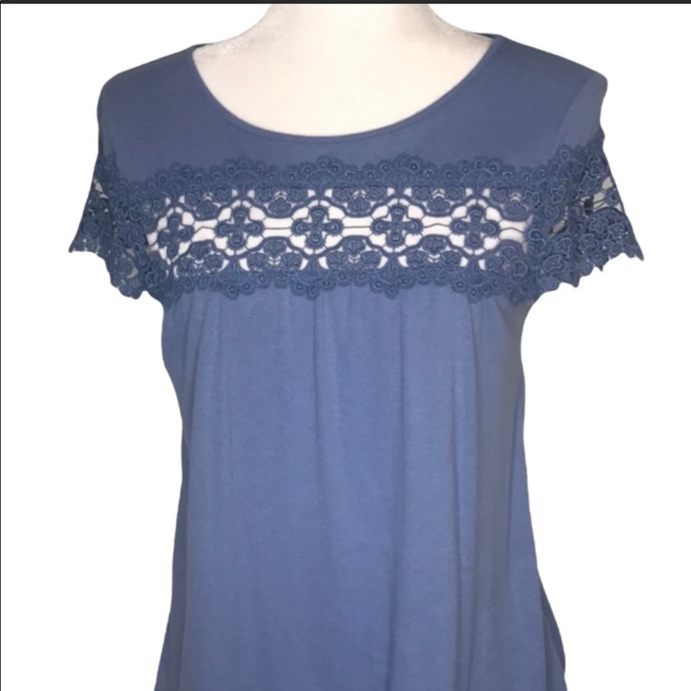 Womens LC Lauren Conrad top size medium with cut out and cap sleeves EUC